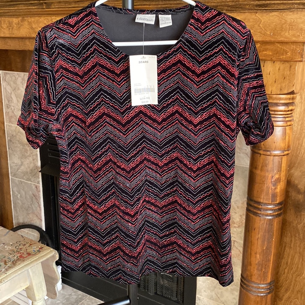 ❤️Modern Essentials Top❤️ - Picture 2 of 5